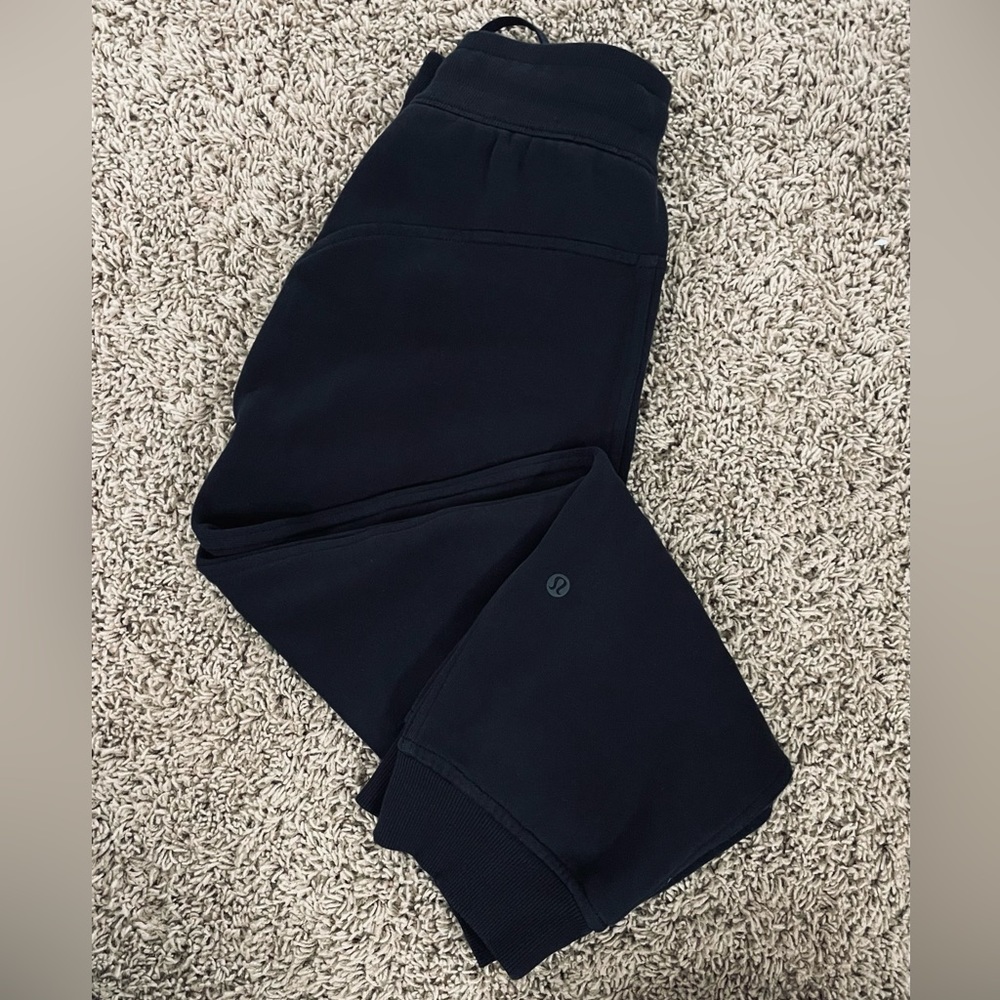 Women’s Lululemon Black Cropped Sweatpants Joggers Pants Athletic Size 4